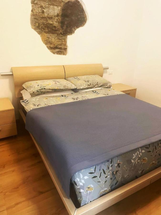 Piccolo Appartamento Nel Cuore Di Triëst Buitenkant foto